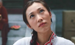 把冰块放进女人的下面